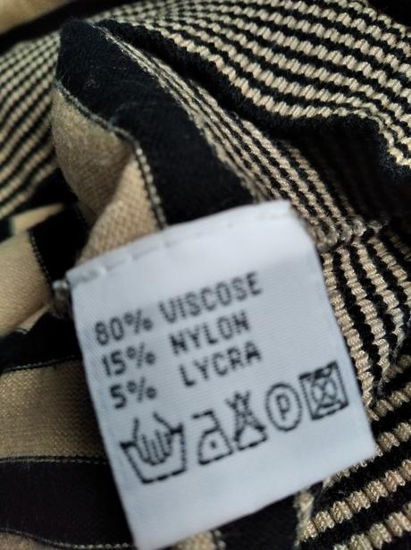 Pulóver s vé-výstrihom, 36