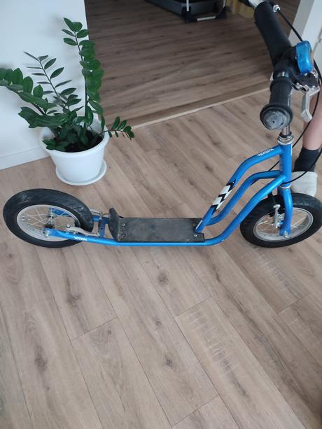 Kolobežka s nafukovacimi kolesami 12, yedoo