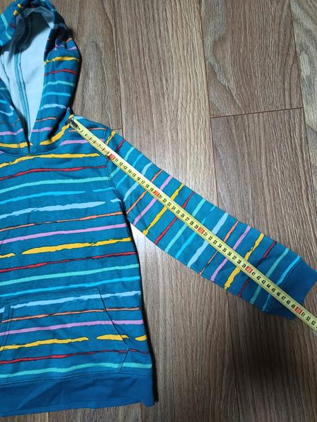 Príjemná mikina. 6-7 rokov, 128