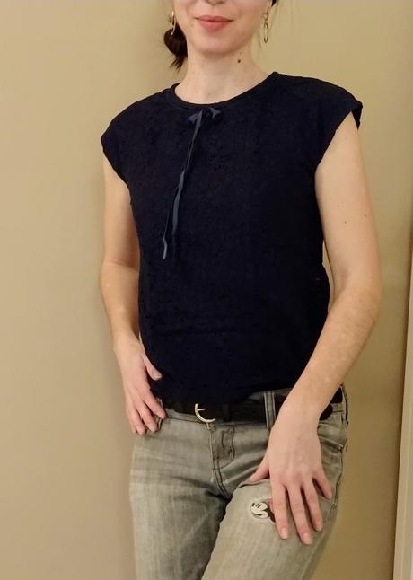 Tmavomodra bluzka s cipkou, mohito,s