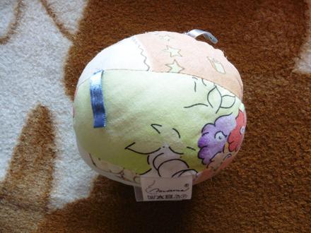 Látková loptička pre najmenších zn. maderna,