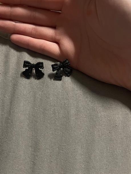 Cierne maslicky nausnice, 