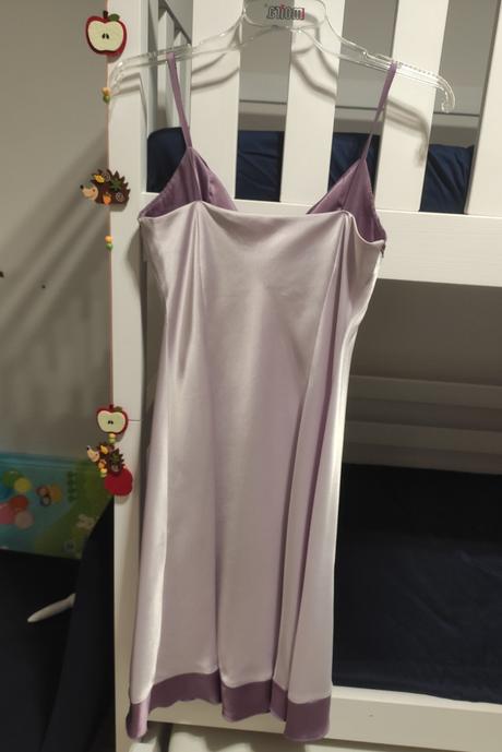 Satenove saty s brosnou, 38