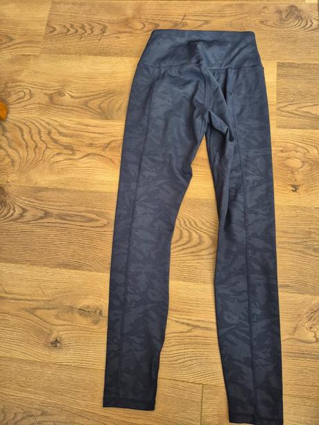 Tmavé maskáčové legíny mp, champion,s