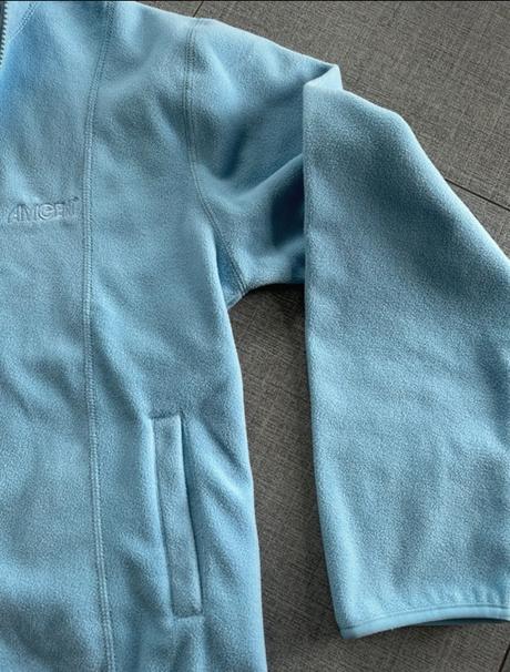 Bledomodrá flisova mikina, l