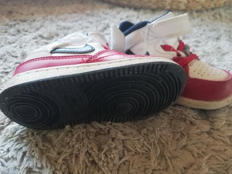 Červeno - biele, nike,22