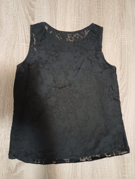 Čierne čipkované tielko, s