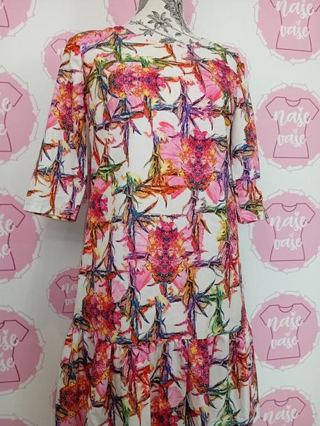 Ružovo biele šaty, s