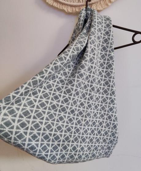 Nekonečný šál reserved, reserved