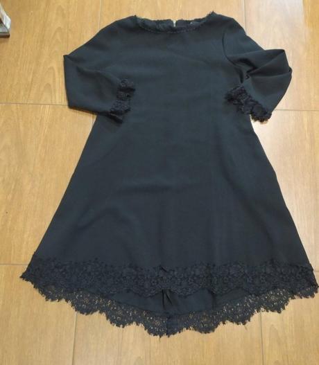 Šaty s krajkou, 36