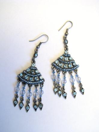 Modré visiace náušnice,