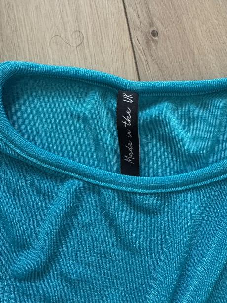 Nadherny top s vyrezom, s