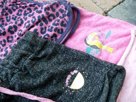 3x sortky 146/152, 146