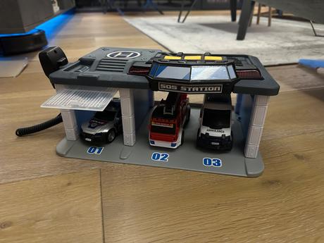 Garáž s autami a zvukmi, 