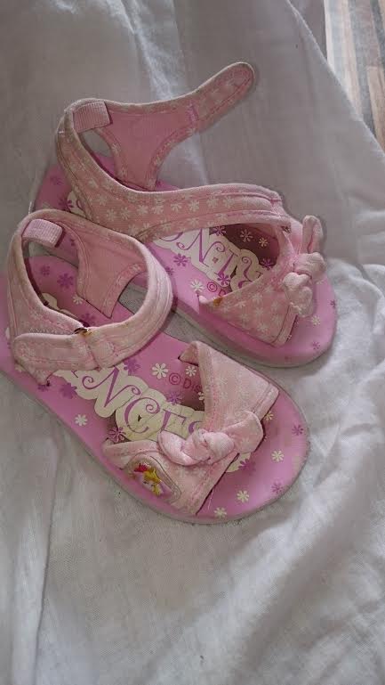 Ruzove sandalky latkove, 24