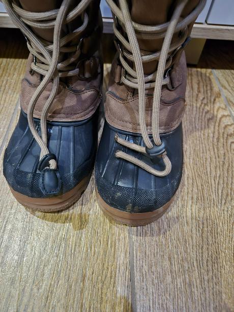 Snehule, lee cooper,32