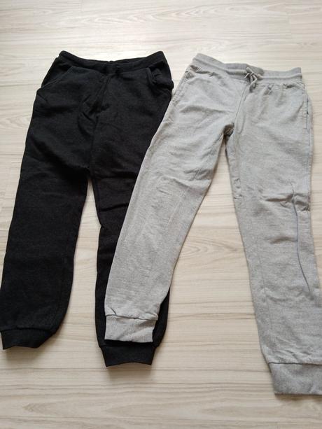 2x tepláky 145/152, 146