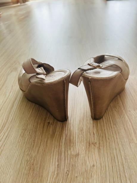 Krásne kožené sandálky značky lasocki, pc 55 eur, lasocki,37