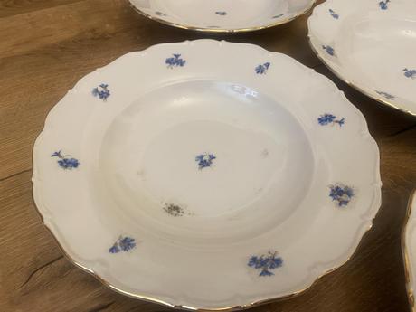 Hlboké taniere s kvetinovým vzorom, 