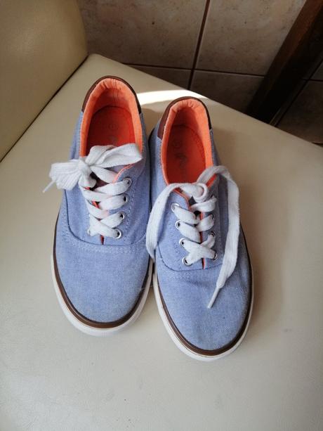 Plátené tenisky, 31