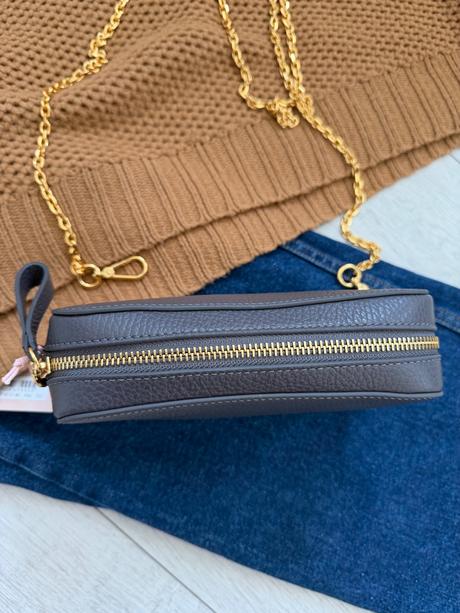 Krásna coccinelle crossbody s retiazkou, coccinelle