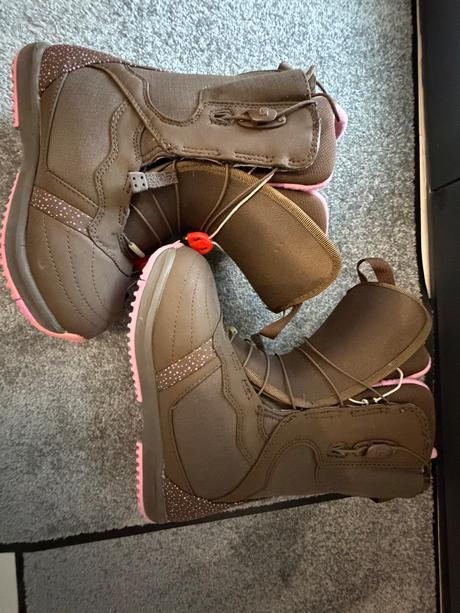 Burton snowboard topánky top stav 1x obuté, burton grom boa®,37