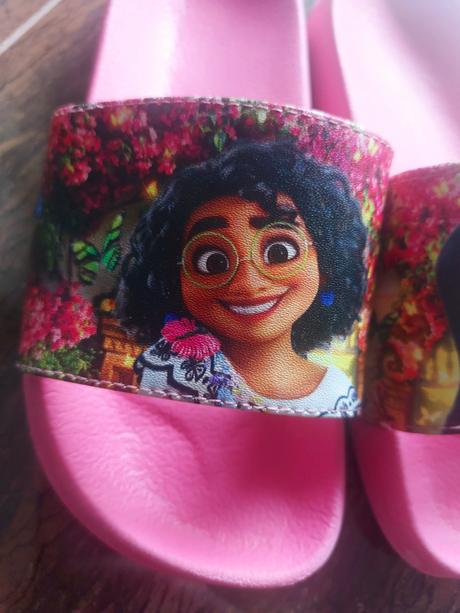 Šľapky encanto, 28