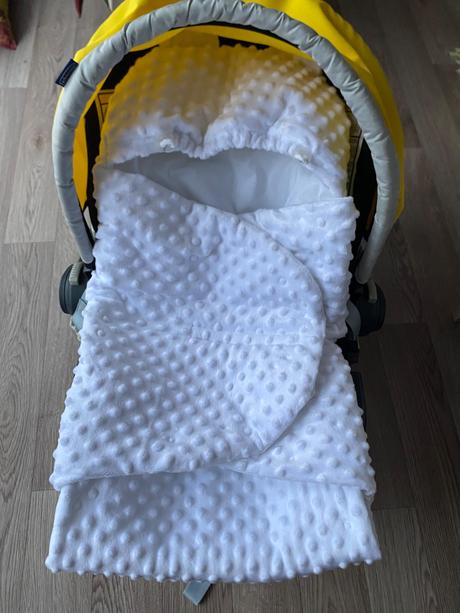 Zavinovacka do autosedacky nova, 