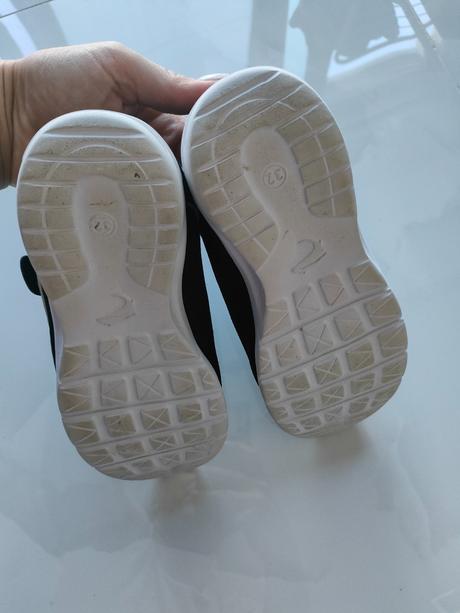 Ľahké látkové tenisky, 32