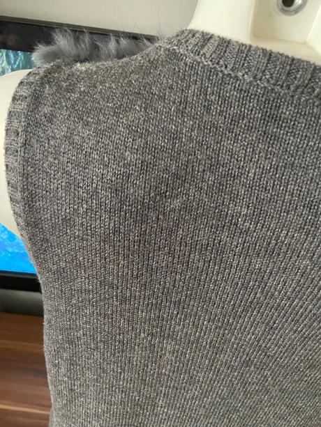 Vesta v predu s kozusinou, m