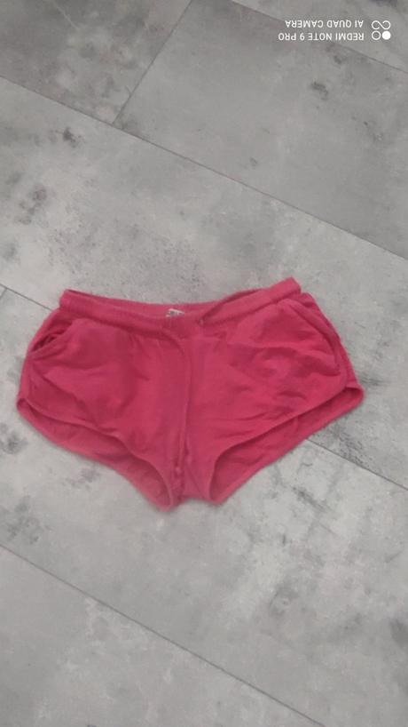 Vykrojené šortky, s