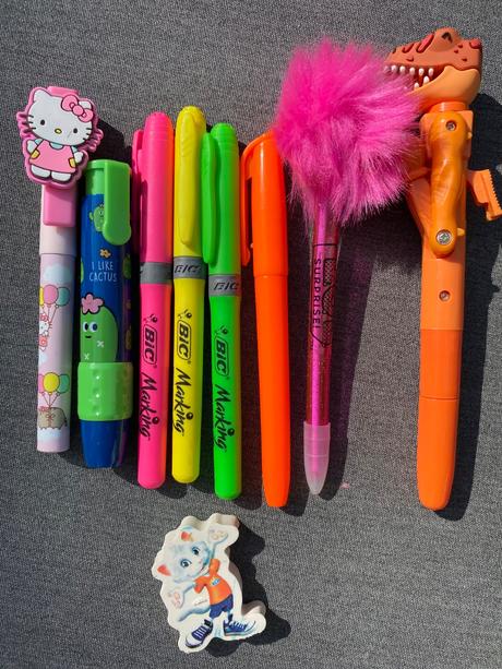 Perá, zvýrazňovače a gumy pre deti, 