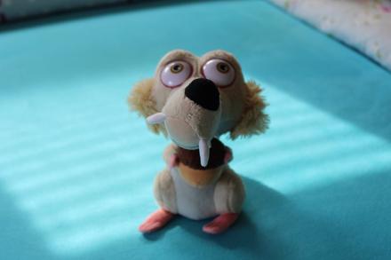 Plyšový veveričiak scrat z doby ľadovej, 