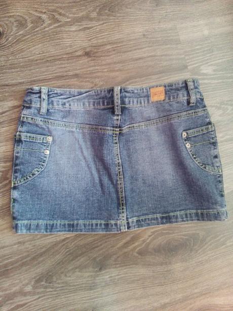 Predám rifľovú sukňu veľ. 36, s