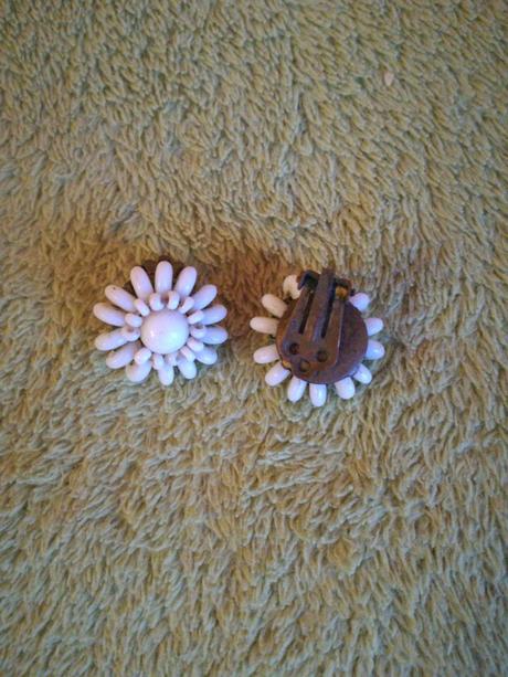 Bižutéria a retro kúsky, aj nové.,