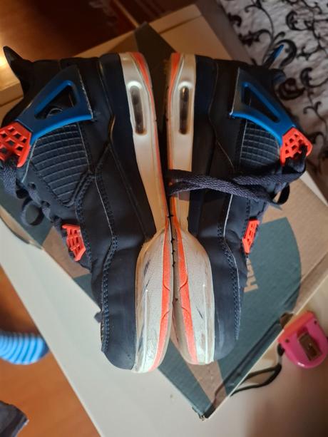 Tenisky č. 36, authority,36