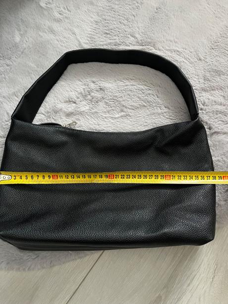 Kabelka cierna, sinsay