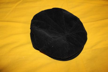 Čierna menčestrová čiapka - bekovka, 52