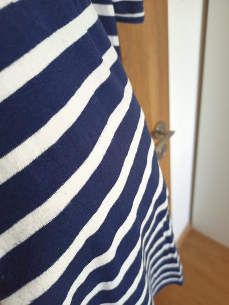 Elastické pásikavé šaty, s