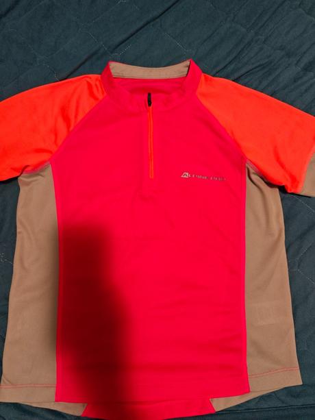 Dve funkčné cyklistické tričká, 164