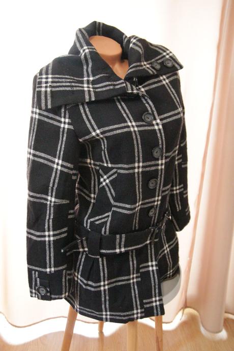 Čierny biely kabát s, s