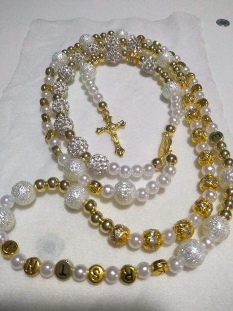 Ruženec s menom a dátumom e105,