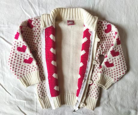 Pleteny svetrik so srdieckami, 98