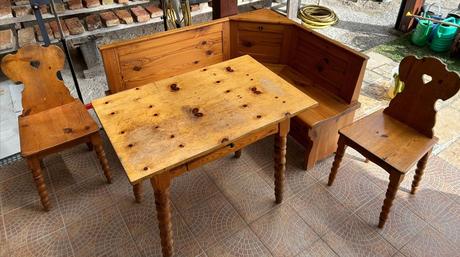 Devenna suprava lavica, stol, 2x stolicka a skrina,