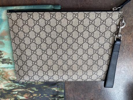 Original gg supreme blind for love wristlet pouch, gucci