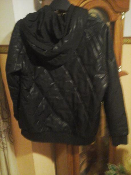 Bunda s kapucnou , 158