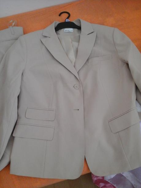 Nohavicovy kostym, l