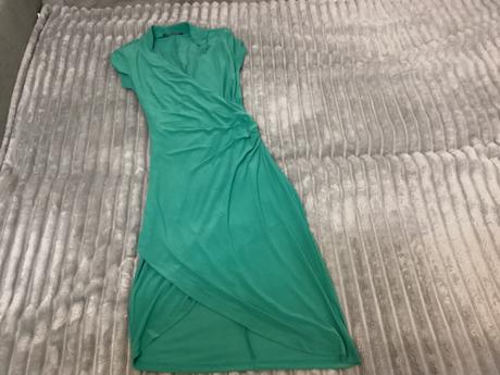 Krásne atypické zelené šaty so stojačikom, chantall,36