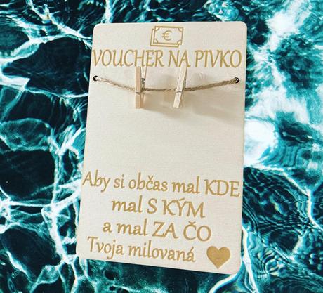 Drevená tabuľka na peniaze,