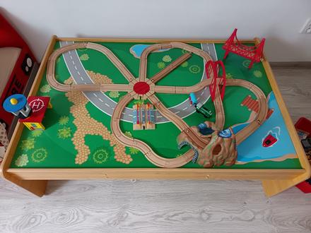 Stolík zo železnicou kidkraft,